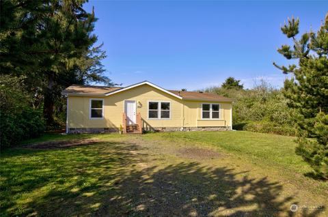 147 N Oar Loop NW, Ocean Shores, WA 98569