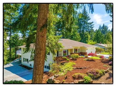 261 Quillayute Pl, La Conner, WA 98257