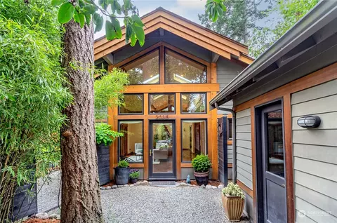 2035 Cleveland St, Port Townsend, WA 98368