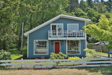 7539 Maxwelton Rd, Clinton, WA 98236