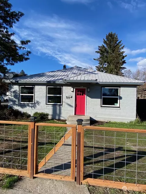 921 14th Ave, Oroville, WA 98844