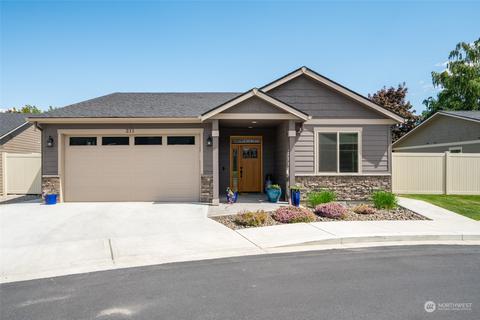 211 Pershing Cir, Wenatchee, WA 98801