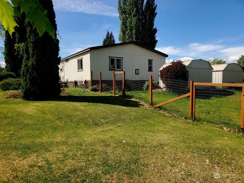 305 NW 33rd St, East Wenatchee, WA 98802