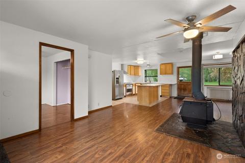403 Leber St NE, Orting, WA 98360 photo 4