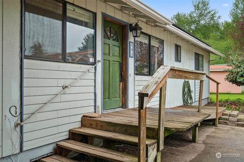 403 Leber St NE, Orting, WA 98360 photo 2