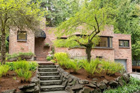 17852 40th Ave NE, Lake Forest Park, WA 98155