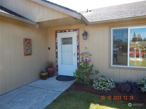 270 Independence Dr, Sequim, WA 98382