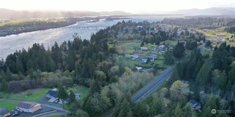 2 Cougar Falls Ln, Cathlamet, WA 98612