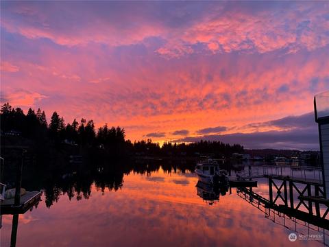 15667 Point Monroe Dr NE, Bainbridge Island, WA 98110