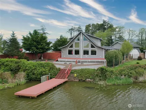 429 Lake View Loop NE, Ocean Shores, WA 98569