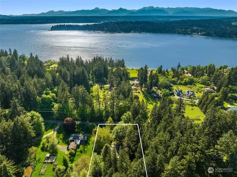 15006 Komedal Rd NE, Bainbridge Island, WA 98110