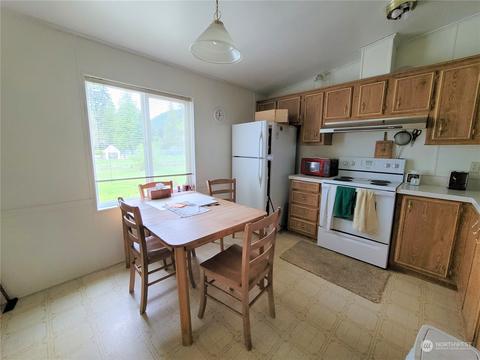 22 Callahan Rd, Carson, WA 98610 photo 9