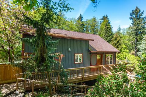 2215 Goss Ridge Rd, Freeland, WA 98249