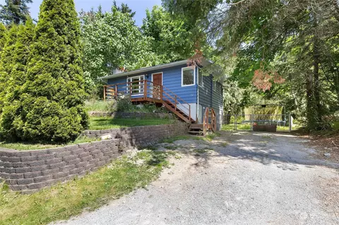 1368 Lakewood Dr, Camano Island, WA 98282