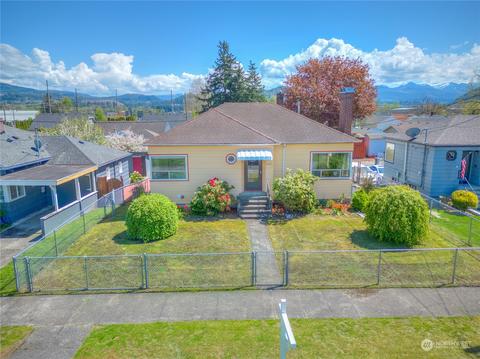 2043 Wells St, Enumclaw, WA 98022