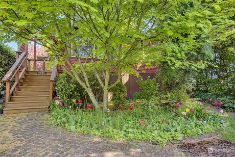 1810 S Weller St, Seattle, WA 98144