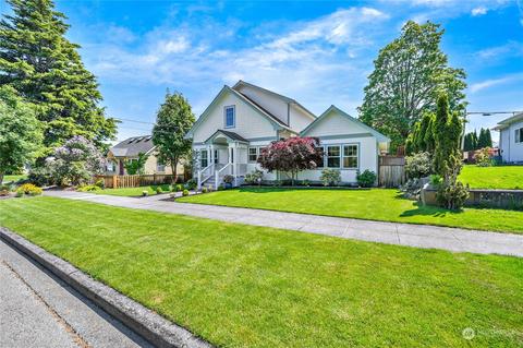 1505 9th St, Anacortes, WA 98221