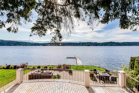2005 E Lake Sammamish Pl SE, Sammamish, WA 98075
