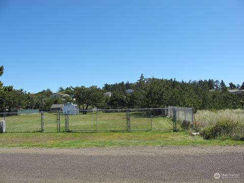 33302 H Pl, Ocean Park, WA 98640
