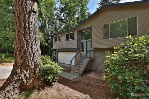 7964 Patos Ln, Clinton, WA 98236