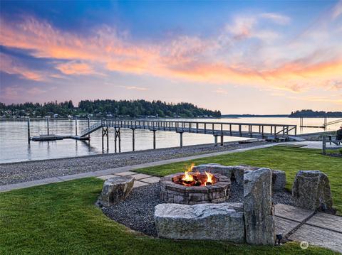 8216 Warren Dr NW, Gig Harbor, WA 98335