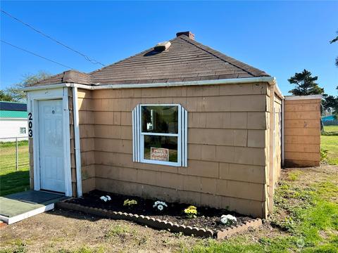 203 W Sprague St, Westport, WA 98595