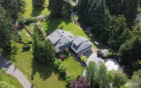 11208 Pinyon Ave NE, Bainbridge Island, WA 98110