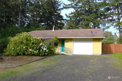 142 Octopus Ave NE, Ocean Shores, WA 98569