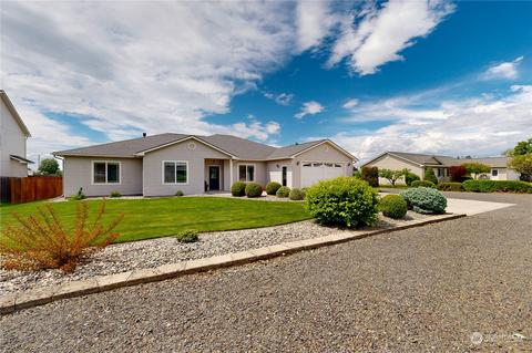 205 NW Evans Ave, College Place, WA 99324