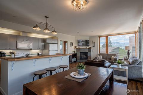2220 W Woodin Ave W #204, Chelan, WA 98816