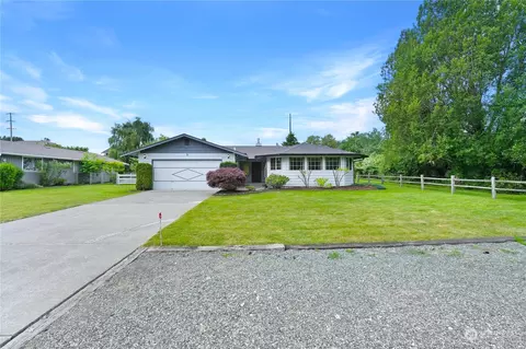 2217 14th St, Anacortes, WA 98221