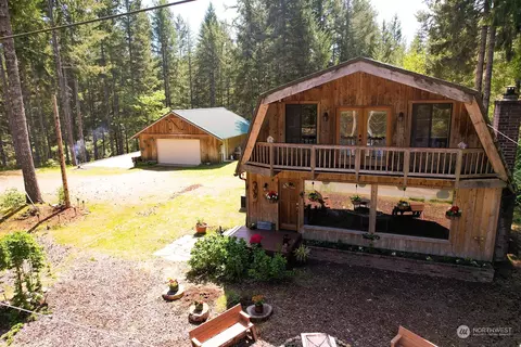 250 NE Lakeshore Dr S, Tahuya, WA 98588