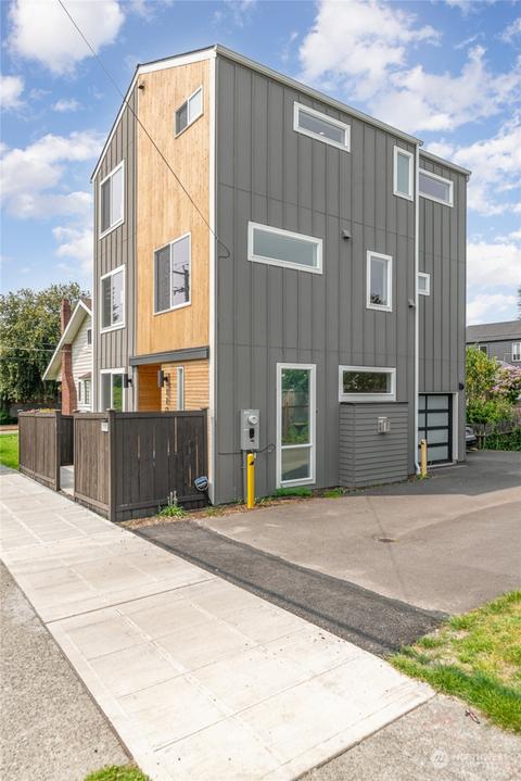 1102 NE 73rd St, Seattle, WA 98115