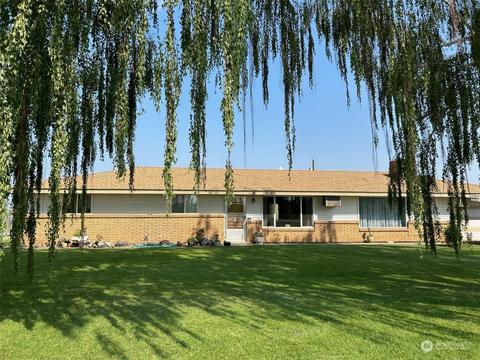 2141 Ashue Rd, Wapato, WA 98951