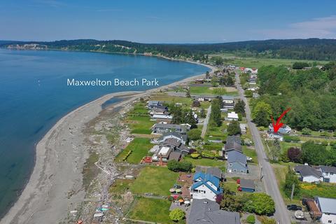 7547 Maxwelton Rd, Clinton, WA 98236