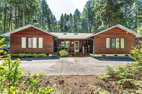 11117 Cole Pl, Anderson Island, WA 98303