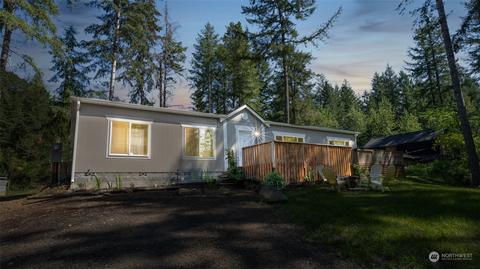 1050 NE Collins Lake Dr, Tahuya, WA 98588