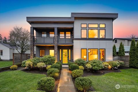 635 17th Ave W, Kirkland, WA 98033