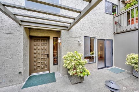 5831 NE Parkpoint Dr #G-105, Seattle, WA 98115