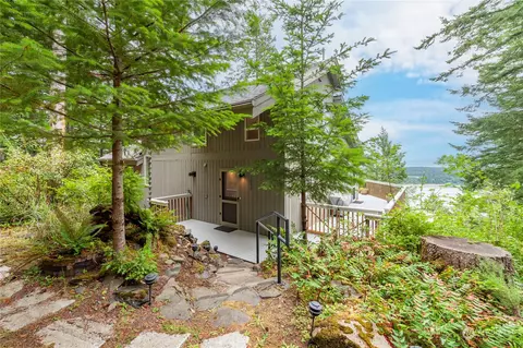 3090 Hales Passage Dr, Lummi Island, WA 98262