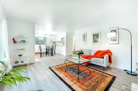 3828 Lake Washington Blvd SE #4D, Bellevue, WA 98006