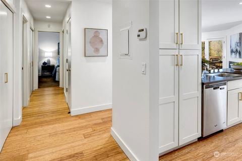 10415 NE 32nd Pl #E301, Bellevue, WA 98004