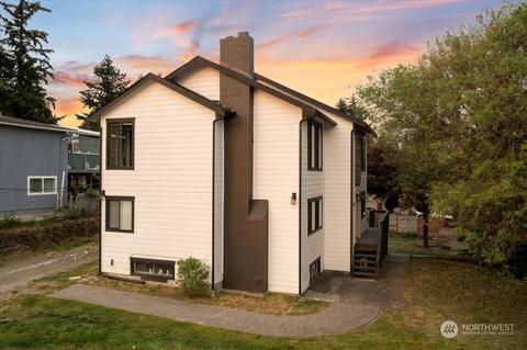 136 S 120th St, Seattle, WA 98168