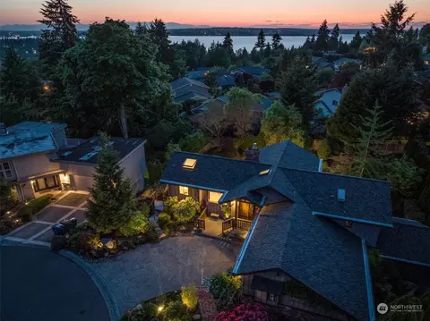 10702 NE 42nd Pl, Kirkland, WA 98033