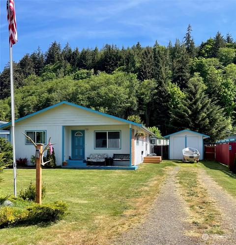 41 Salmon St, Clallam Bay, WA 98326