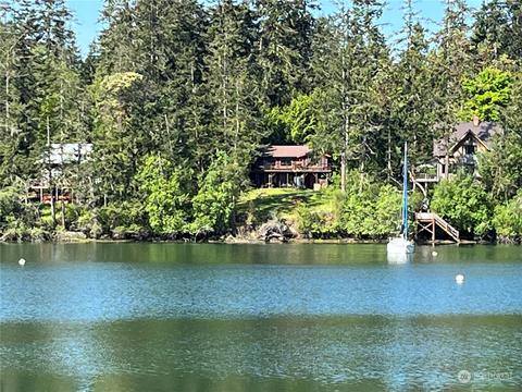 1481 Griffith Point Rd, Nordland, WA 98358