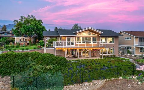 627 Golf Course Pl, Chelan, WA 98816