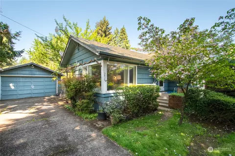 3830 E 18th St, Vancouver, WA 98661