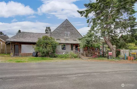 1206 36th St, Seaview, WA 98644