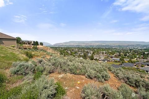1540 Skyline Dr, Wenatchee, WA 98801